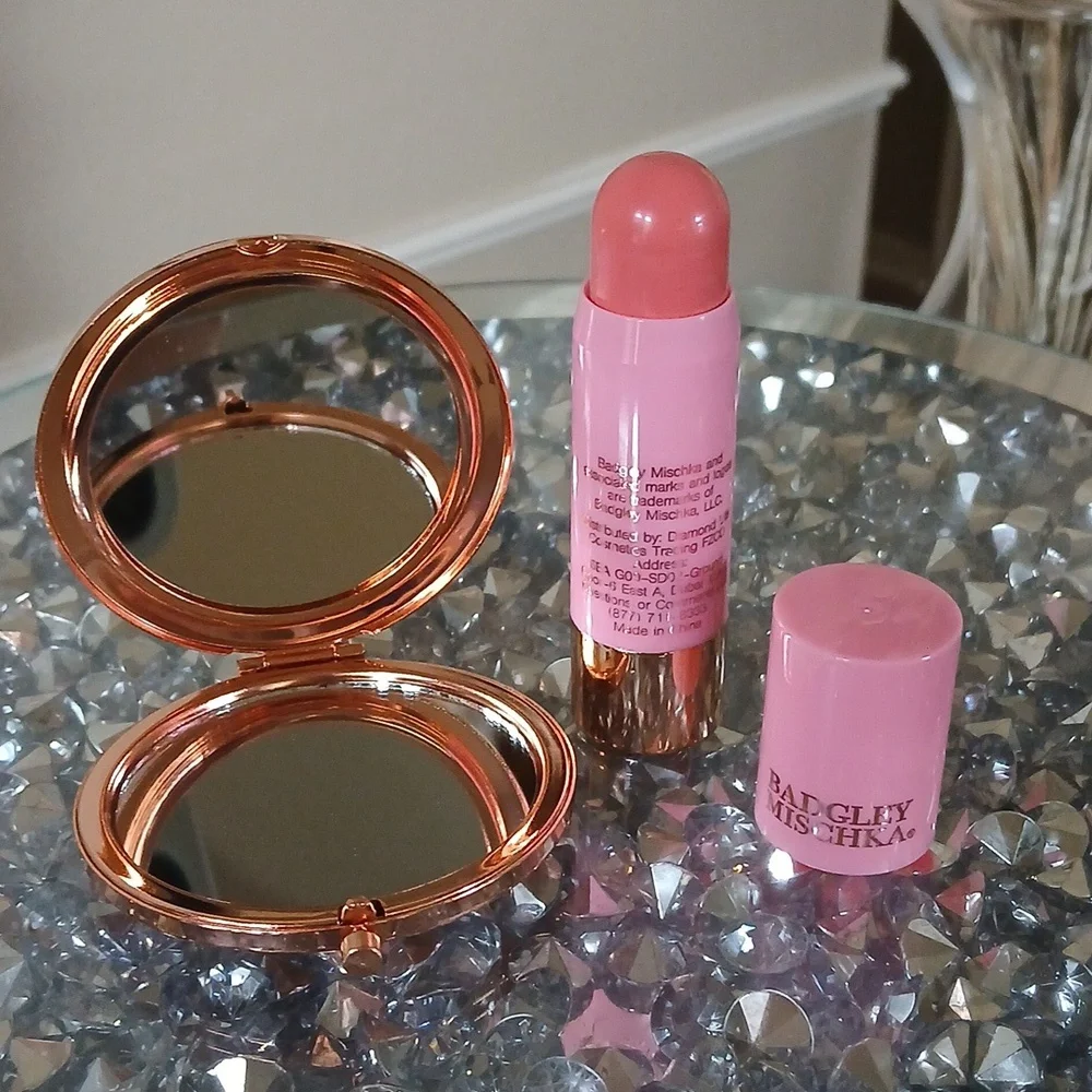 New Badgley Mischka Pink Blush Stick And Rose Gold Compact Mirrow 2pc